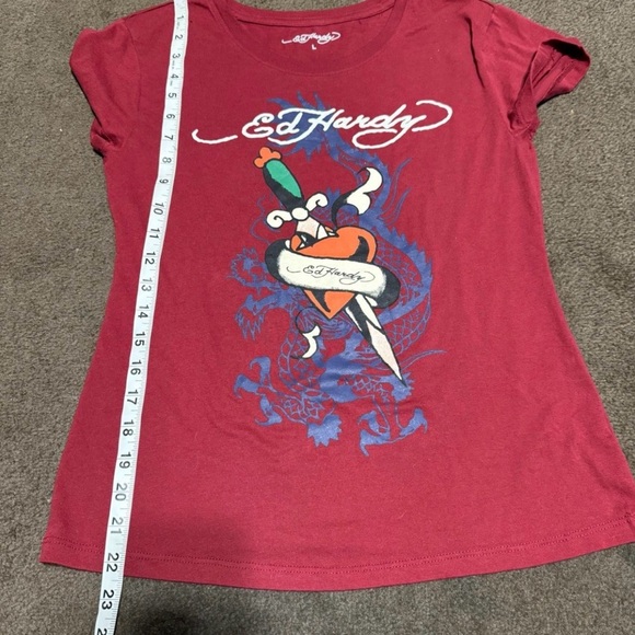 Ed Hardy Women's Burgundy Heart Graphic Tee - Picture 5 of 6